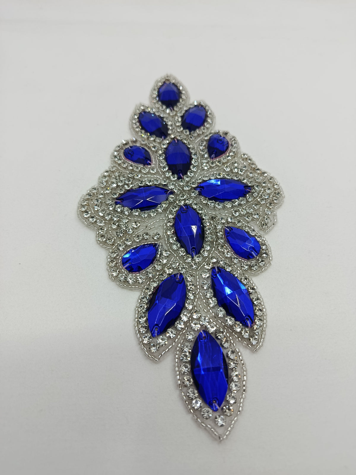  Aplicație elegantă cu cristale albastre pentru rochii de seară și creații couture
