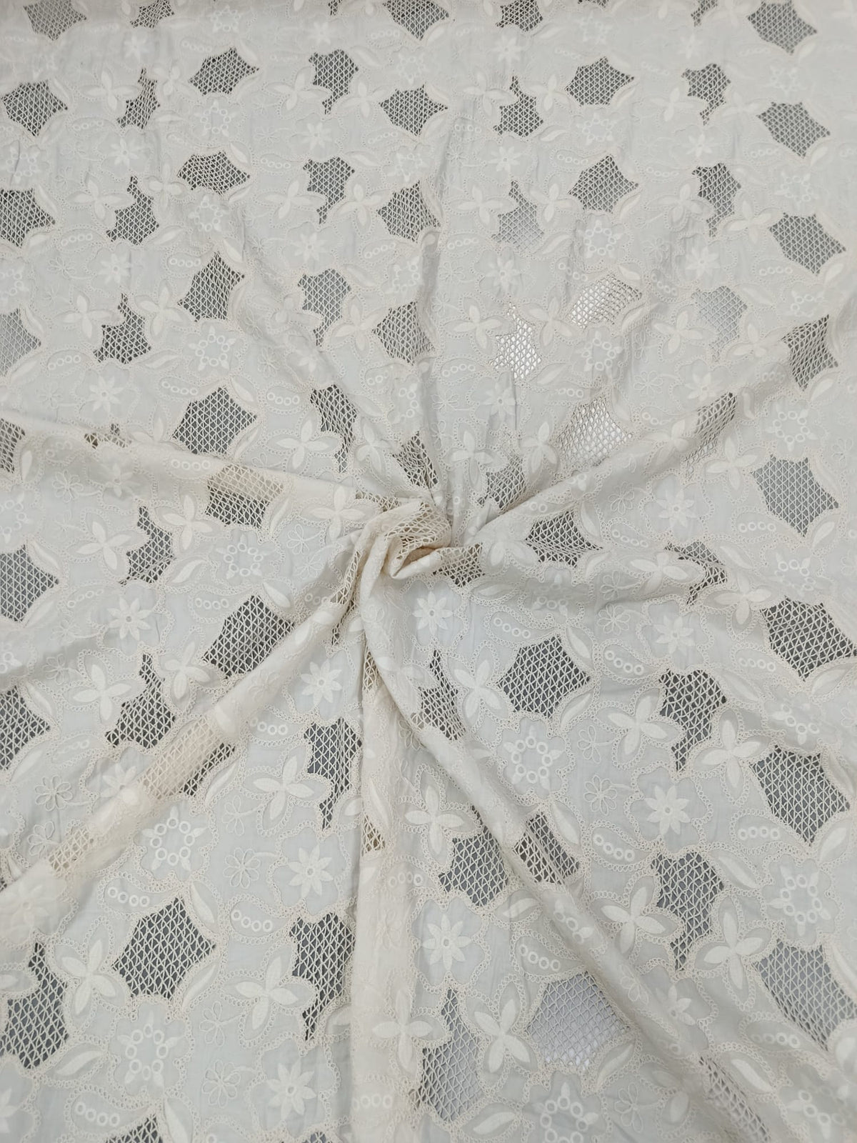 Textură din bumbac premium cu broderie spartă și fir gros
