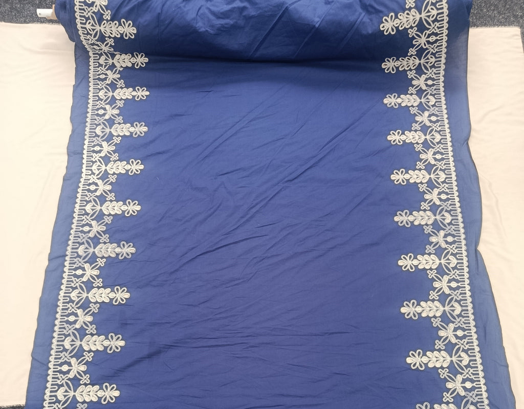 Material textil din bumbac bleumarin cu broderie de calitate