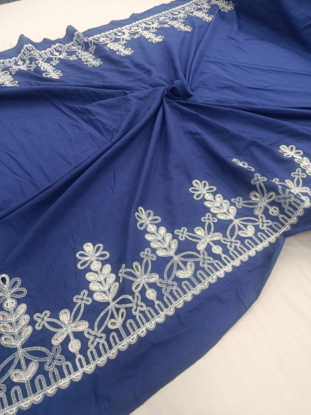 Textură bumbac cu broderie decorativă bleumarin
