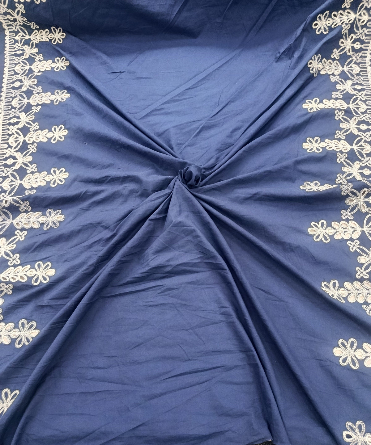 Material din bumbac bleumarin pentru rochii și bluze elegante