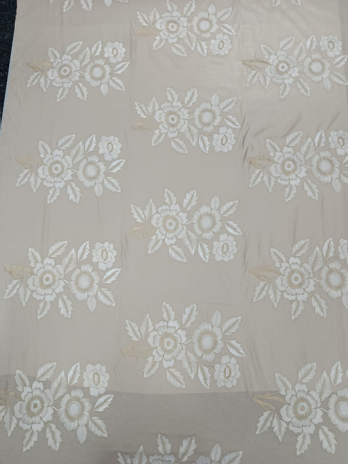 Textură fină din Bumbac Lyocell bej cu broderie florală din fir metalic