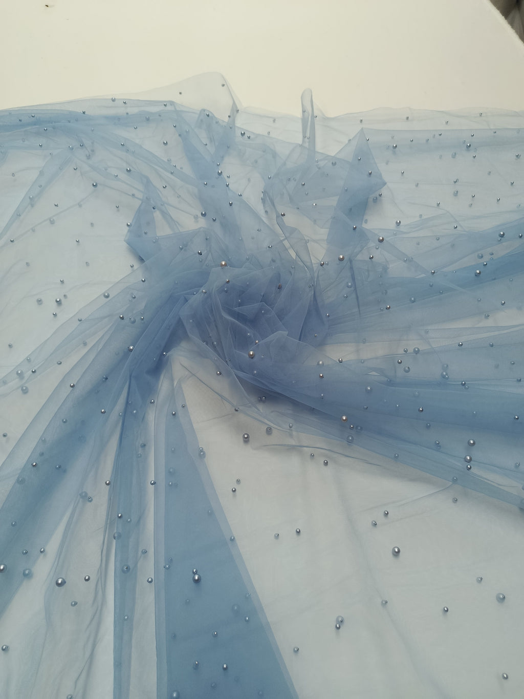 Tull cu perle Dusty Blue lățime 3 metri pentru rochii elegante