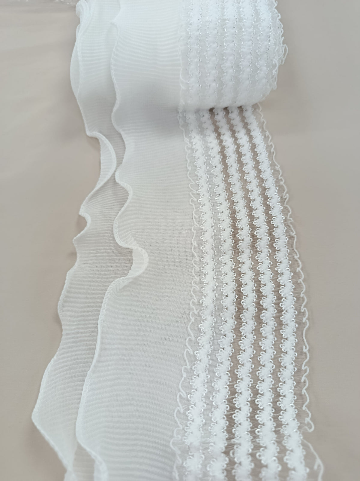 Elastic cu volan alb, lățime 12 cm, ideal pentru rochii și fuste