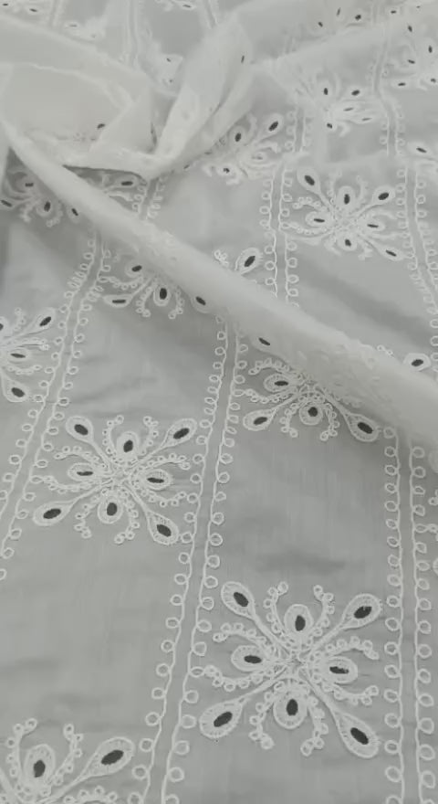 Textură fină din bumbac alb cu broderie spartă, lățime 1,3 m