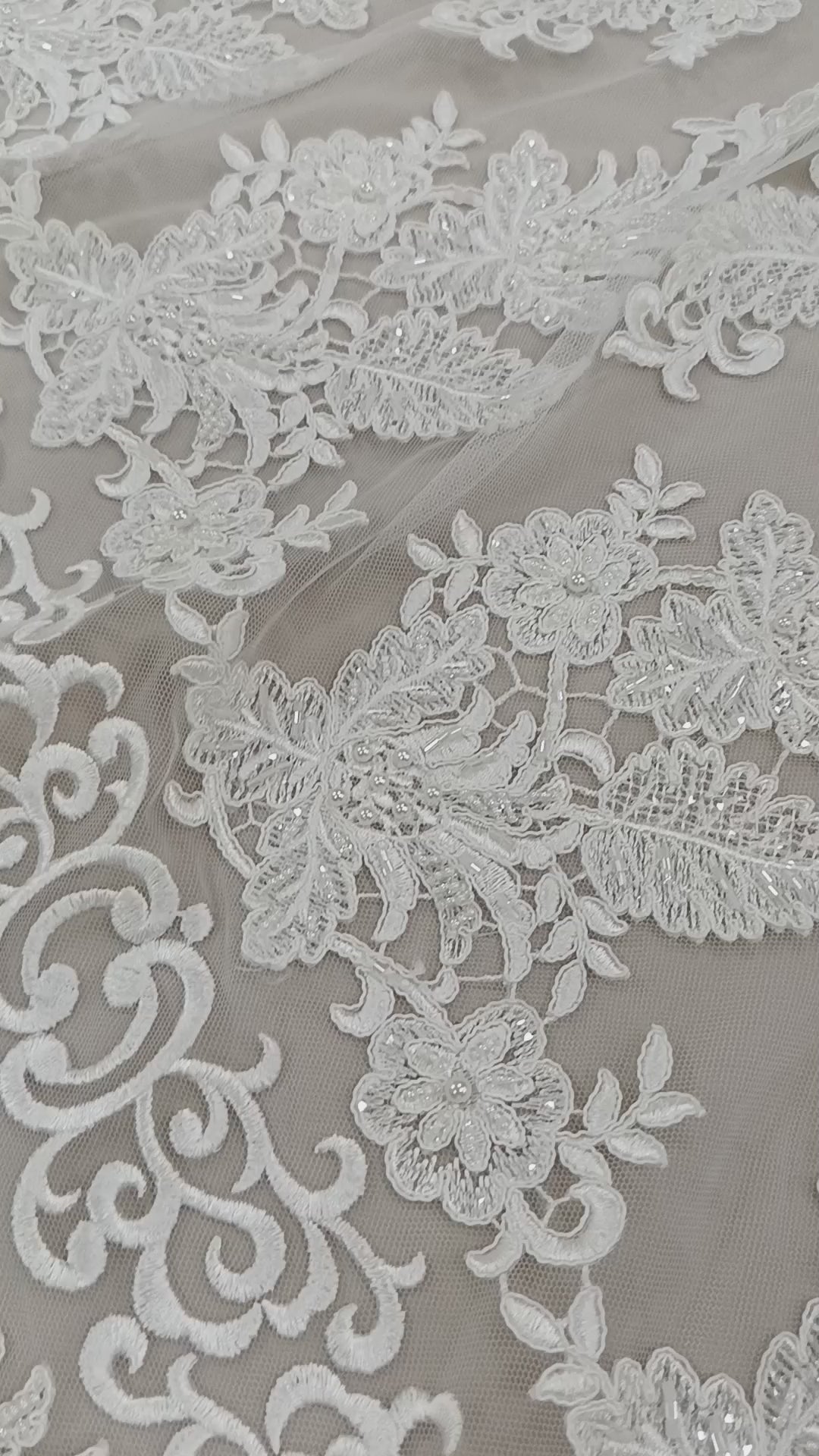 Textură premium din tull alb cu broderie în formă de frunze