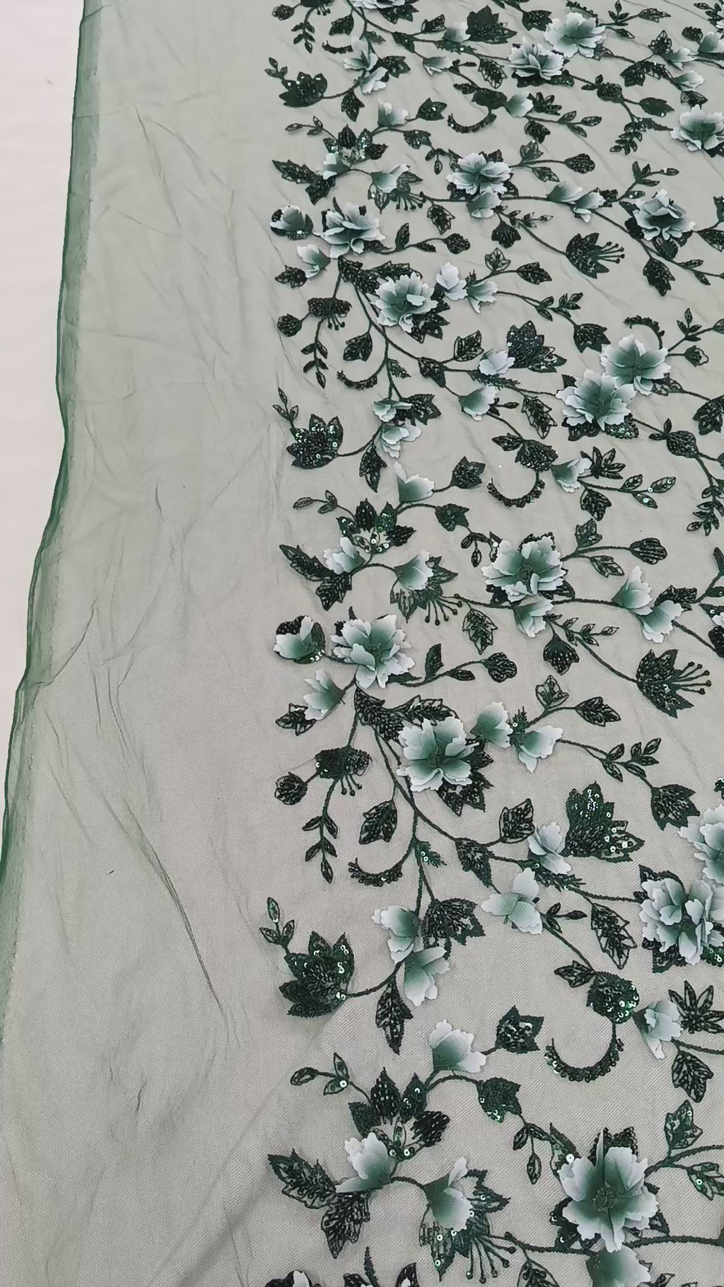 Textură elegantă a tullului brodat Verde Smarald