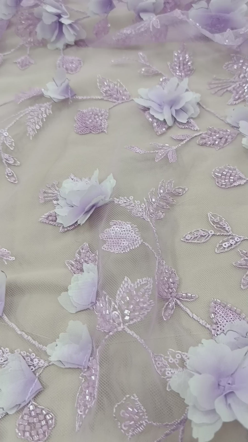 Textură elegantă a tullului brodat Lila Deschis