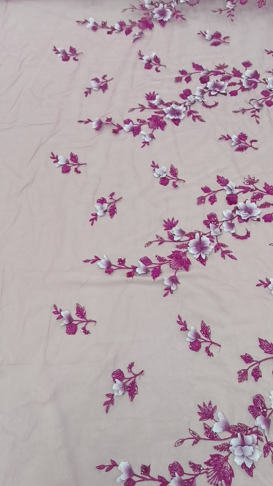 Tull brodat cu flori 3D, pietre tubulare și paiete Fucsia, lățime 1,5 metri