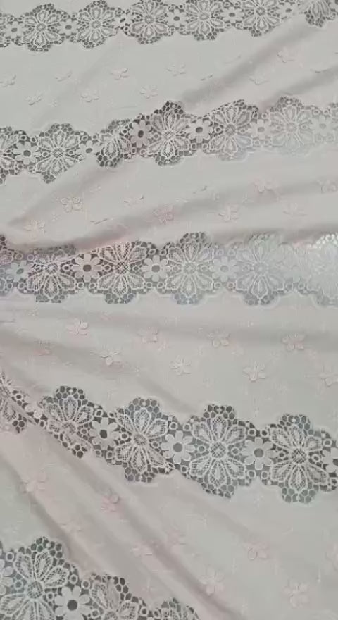 Material din bumbac roz pudrat cu broderie spartă și flori 3D pentru rochii elegante 