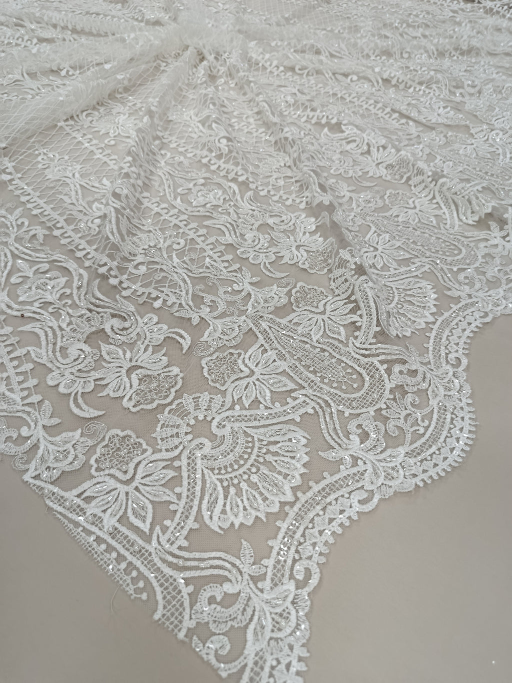 Material tull premium alb cu perle
