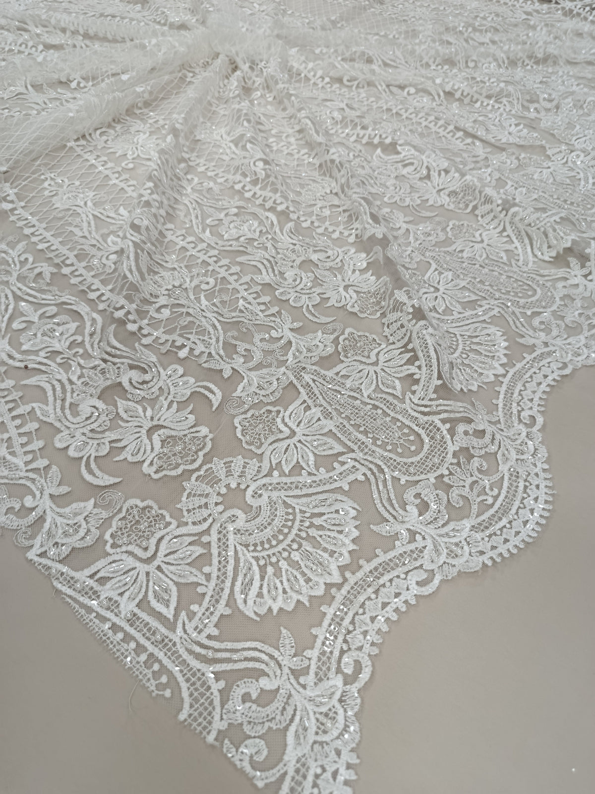 Material tull premium alb cu perle