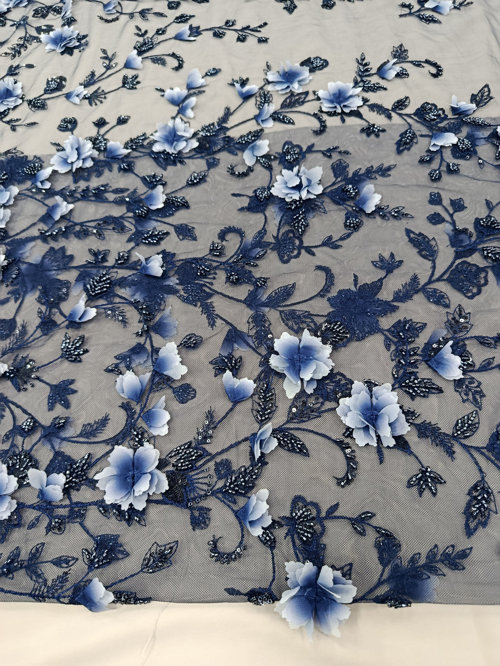 tull-brodat-flori-3d-pietre-tubulare-paiete-bleumarin-02.webp