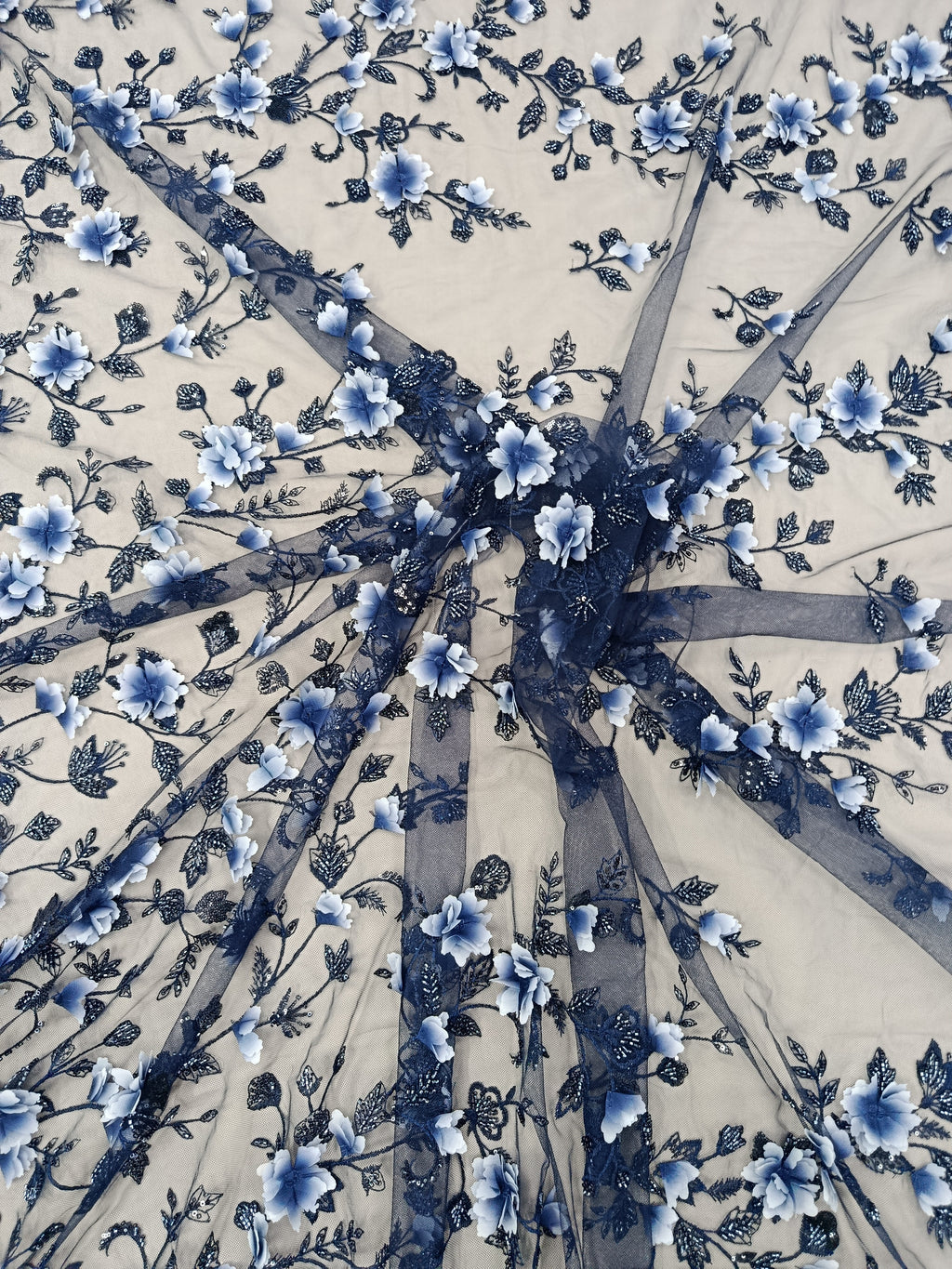 tull-brodat-flori-3d-pietre-tubulare-paiete-bleumarin-04.webp