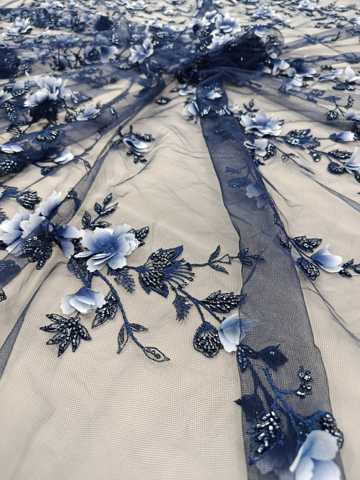 tull-brodat-flori-3d-pietre-tubulare-paiete-bleumarin-05.webp