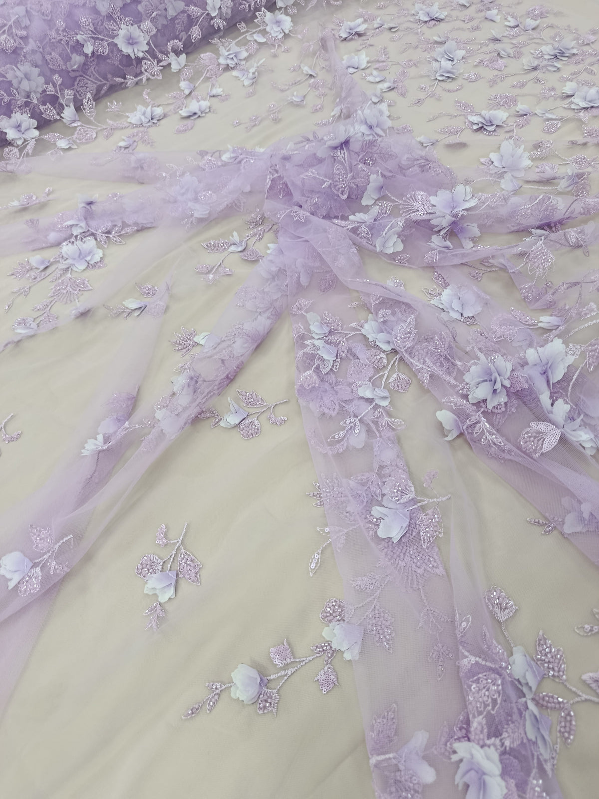 Tull brodat Lila Deschis cu flori 3D, pietre tubulare și paiete, lățime 1,5 m