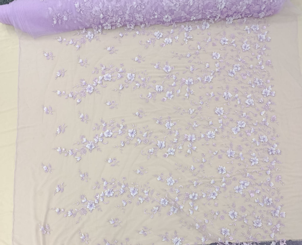 Tull brodat cu aplicații decorative și flori 3D