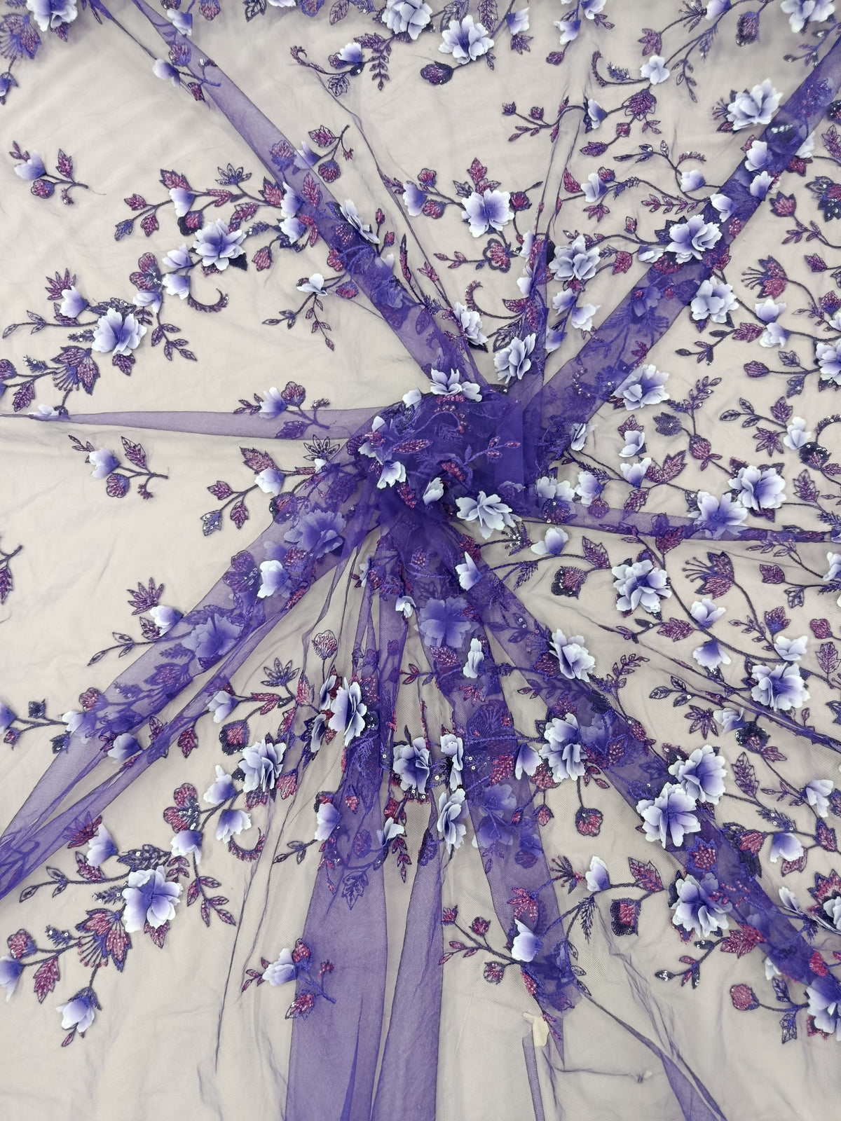 Tull brodat Violet cu flori 3D, pietre tubulare și paiete, lățime 1,5 m