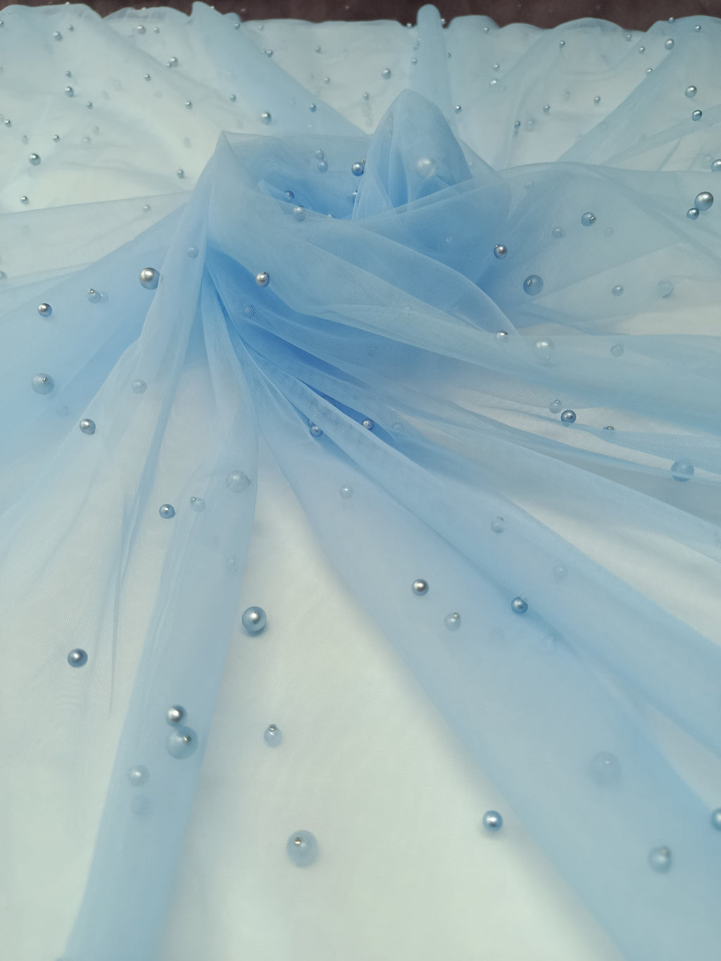 Tull cu perle bleu, lățime 3 metri, material elegant pentru rochii și evenimente speciale
